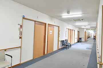 施設内広々廊下