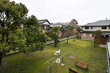 老人ホーム中庭