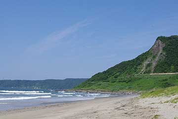 近くの浜辺